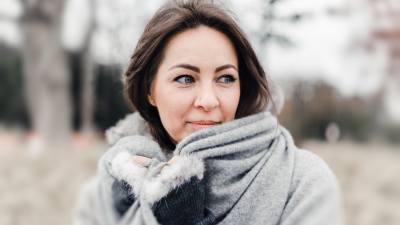 文案背景壁纸 高清冬季清新美女图片壁纸