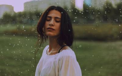 文案背景壁纸 性感养眼的美女图片壁纸