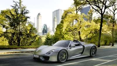 文案背景壁纸 银色保时捷918 Spyder 7/11