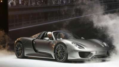 文案背景壁纸 银色保时捷918 Spyder 9/11