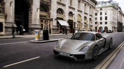 文案背景壁纸 银色保时捷918 Spyder 10/11