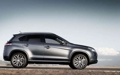 文案背景壁纸 标致紧凑型SUV4008 2/19