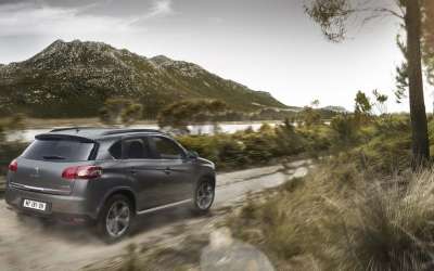 文案背景壁纸 标致紧凑型SUV4008 5/19