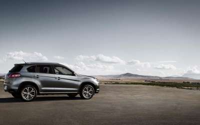 文案背景壁纸 标致紧凑型SUV4008 10/19