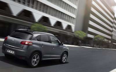 文案背景壁纸 标致紧凑型SUV4008 11/19