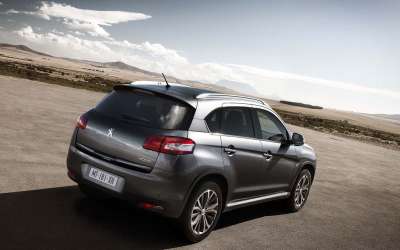 文案背景壁纸 标致紧凑型SUV4008 19/19
