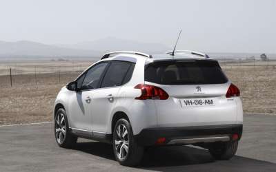 文案背景壁纸 2014款标致SUV2008 9/10