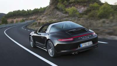 文案背景壁纸 2014款保时捷911 targa跑车 1/10